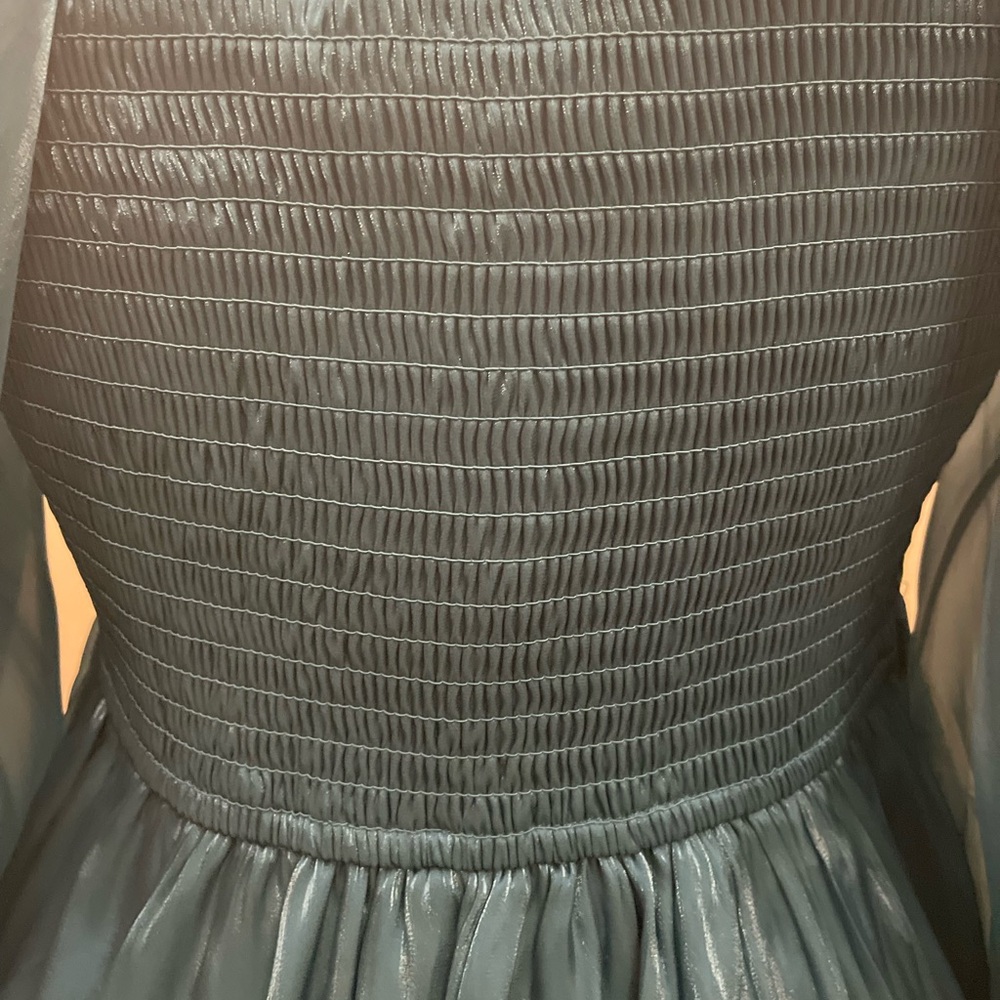 Elegant Teal Blouse - Picture 3 of 10